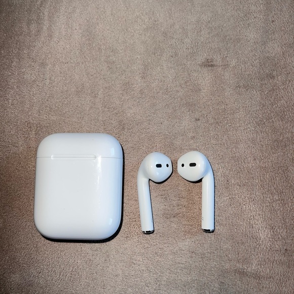 Apple AirPods (1st generation)